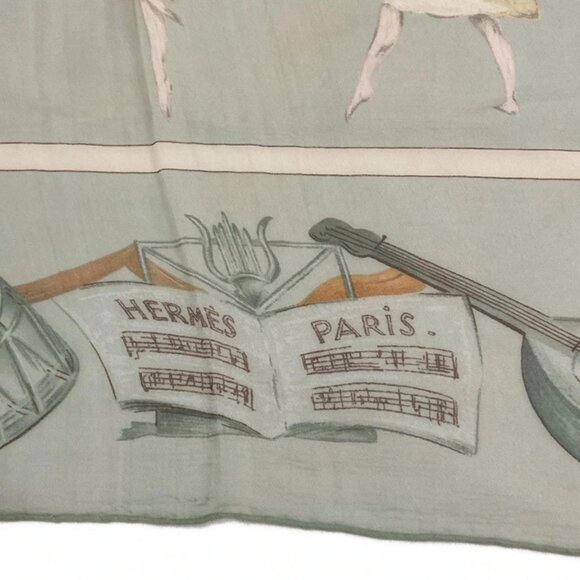 Auth HERMES Carre 90 - Light Green Cream Multi Scarf - Picture 7 of 7